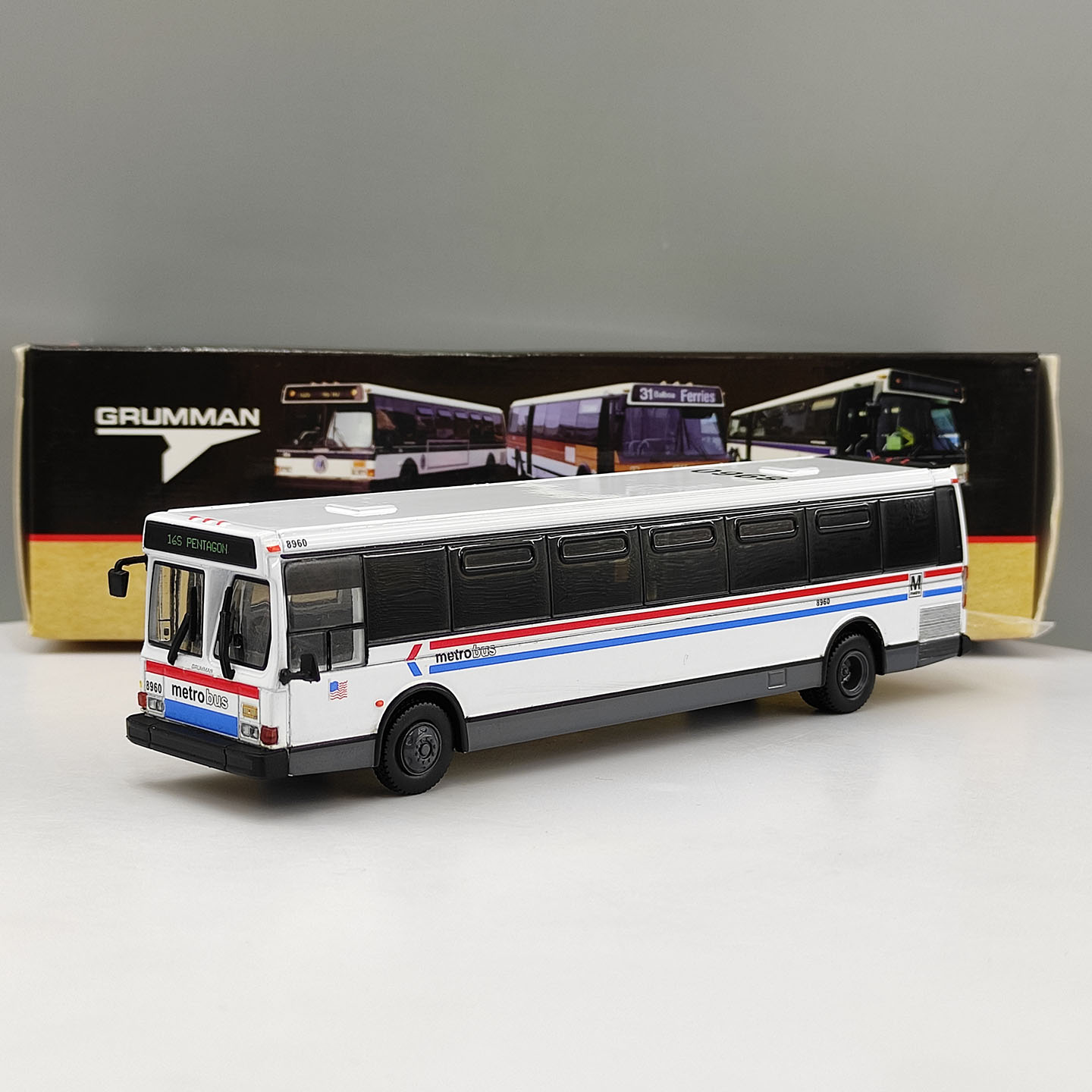 Ônibus Vintage Diecast IR em E - Vintage Collectibles & More Llc Photos avaliação e preço