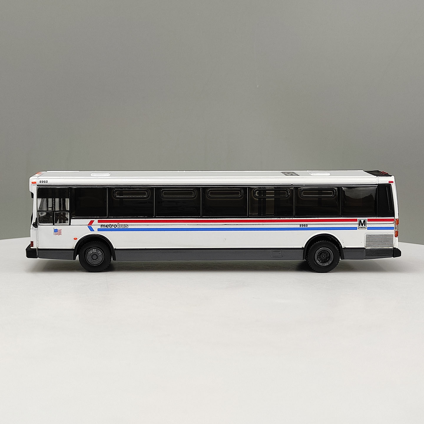 Ônibus Vintage Diecast IR em E - Vintage Collectibles & More Llc Photos avaliação e preço