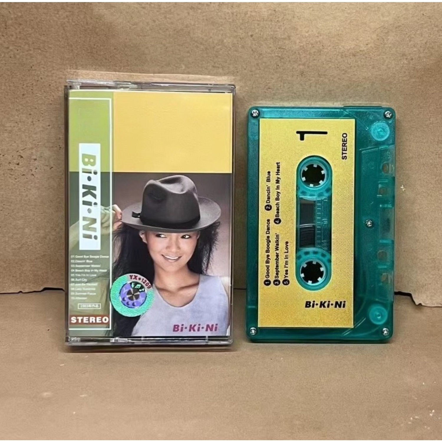 Cassete de Música Pop Urbana R - Vintage Collectibles & More Llc Photos avaliação e preço